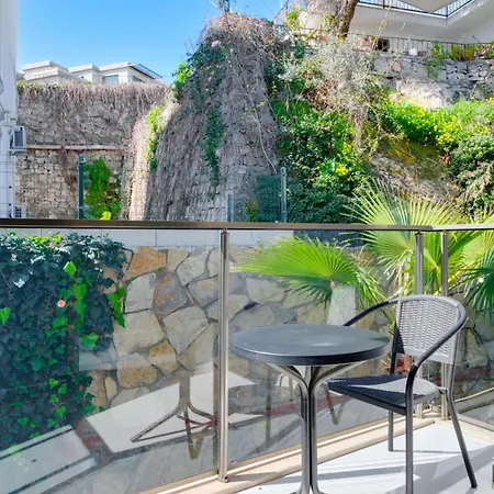 With Balcony Shared Pool 5 Min To Beach